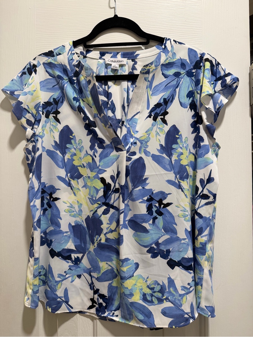 Calvin Klein White & Blue Floral-Print V-Neck Cap Sleeve Top - Like New - Size L